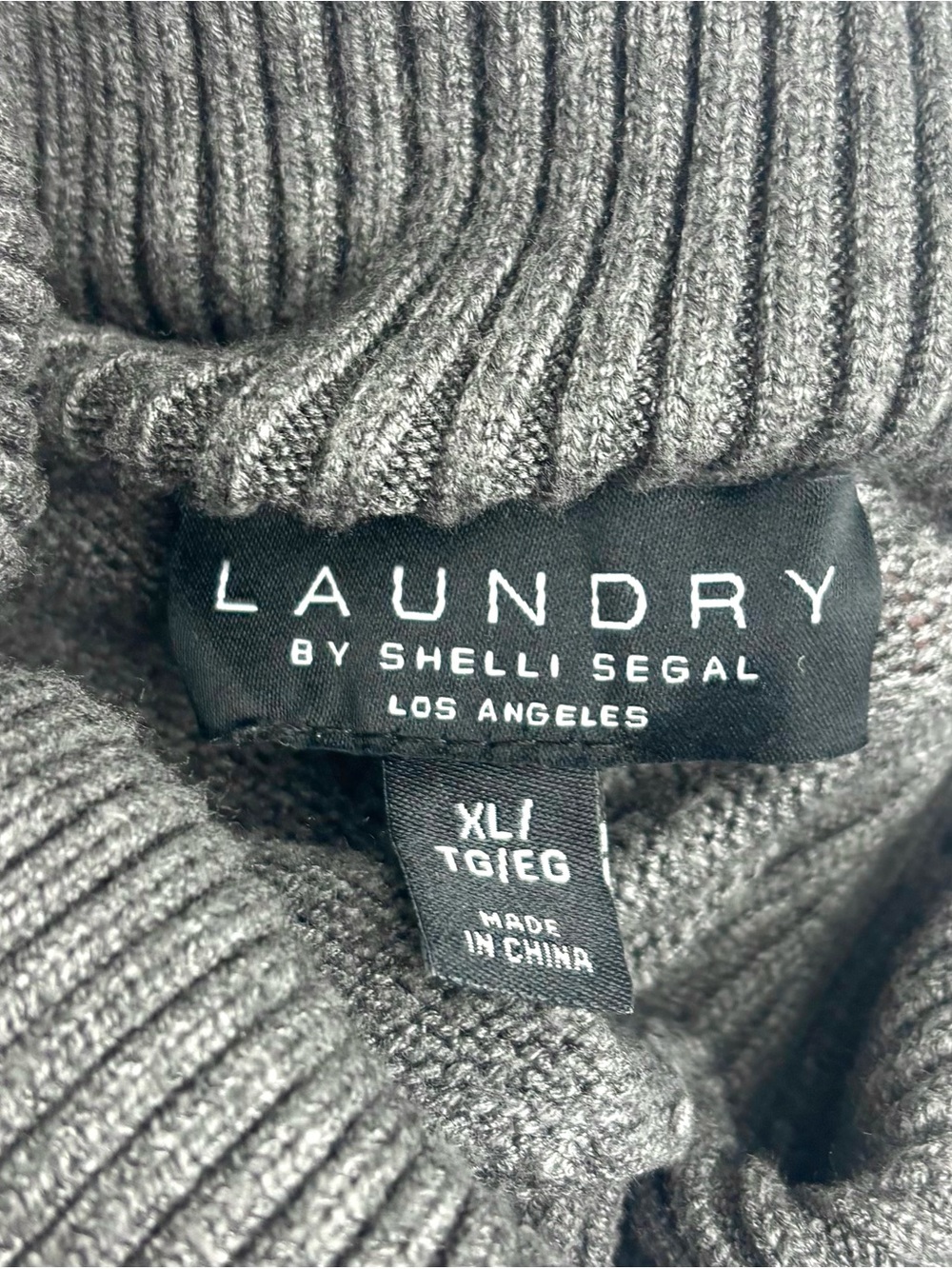 Laundry By Shelli Segal Women’s Gray Cable Turtleneck Sweater